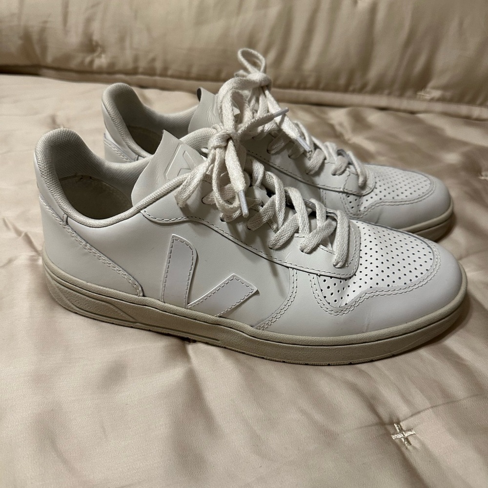 Veja V-10 Sneakers Women’s 9 Euro 40 White EUC